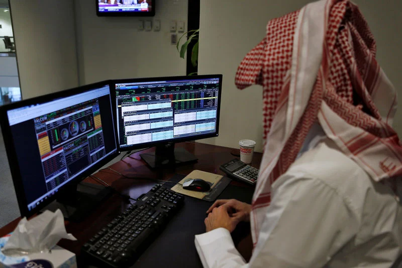 شعارات أبرز البنوك السعودية مع رسم بياني يوضح نمو الأرباح خلال الربع الثاني من عام 2026، في ظل تجاوز معظم البنوك توقعات المحللين وتحسن أداء القطاع المصرفي.